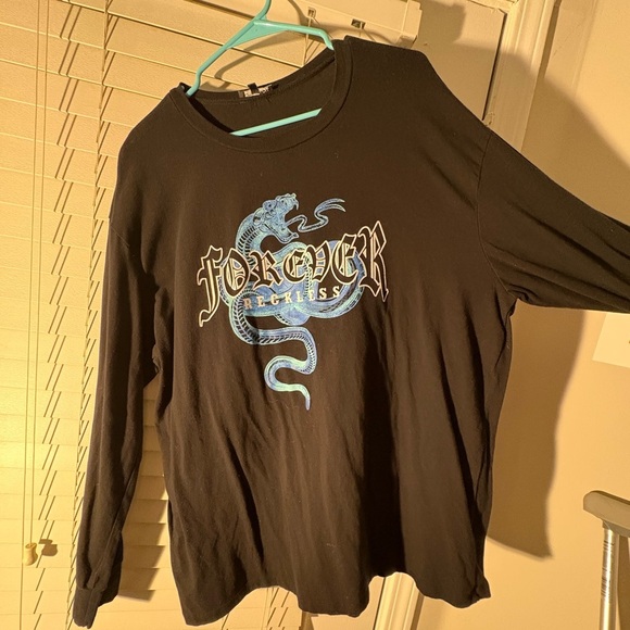 Fashion Nova Forever Reckless Black and Blue Graphic Long Sleeve Tee - Size 2X - Picture 5 of 8